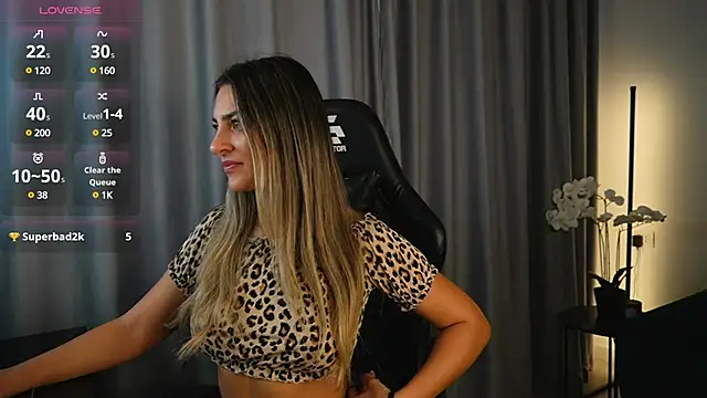 izzy belle online show from February 1, 10:05 am