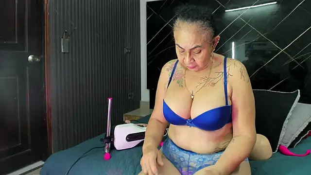 cloee-rabbyt online show from October 20, 11:43 am