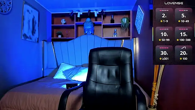 Lucy Williiams online show from December 5, 11:52 am