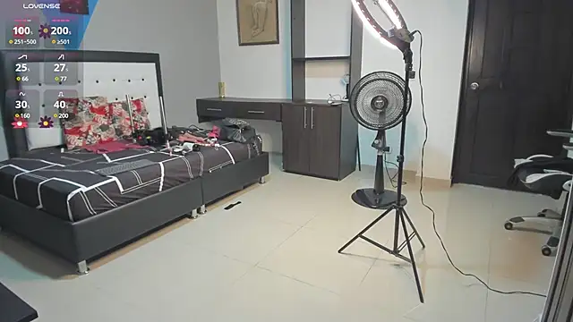 Snapshot of valeria_hurtado chatting on February 14, 3:54 am valeria hurtado online show from February 14, 3:54 am