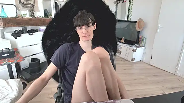 Snapshot of CeriseLapine chatting on October 10, 8:13 am CeriseLapine online show from October 10, 8:13 am