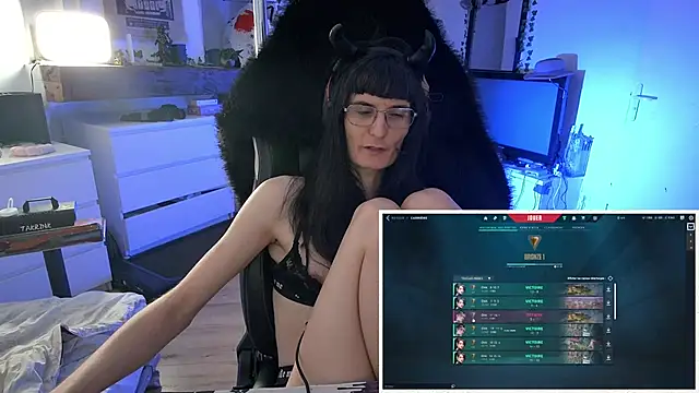 Snapshot of CeriseLapine chatting on October 20, 10:54 pm CeriseLapine online show from October 20, 10:54 pm