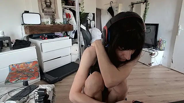 Snapshot of CeriseLapine chatting on October 31, 11:22 am CeriseLapine online show from October 31, 11:22 am