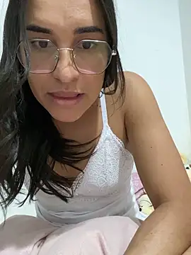 Snapshot of cleolimahot3 chatting on January 4, 1:21 am cleolimahot3 online show from January 4, 1:21 am