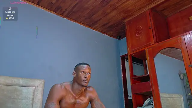 Snapshot of Iker_bigdick chatting on April 16, 9:39 pm Iker bigdick online show from April 16, 9:39 pm