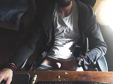 Snapshot of Guy4ladys69 chatting on April 1, 2:58 pm Guy4ladys69 online show from April 1, 2:58 pm