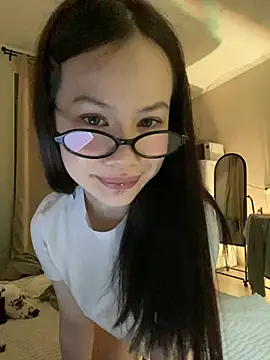 Snapshot of Anikka_Liam chatting on February 24, 9:31 pm Anikka Liam online show from February 24, 9:31 pm