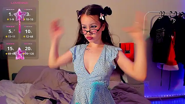 Anikka Liam online show from October 10, 11:15 pm