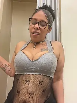 Snapshot of Princess_Desirae chatting on April 13, 4:07 am Princess Desirae online show from April 13, 4:07 am