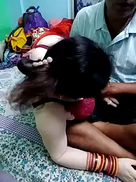 Snapshot of Raja_Ranii chatting on February 5, 1:04 am Raja Ranii online show from February 5, 1:04 am