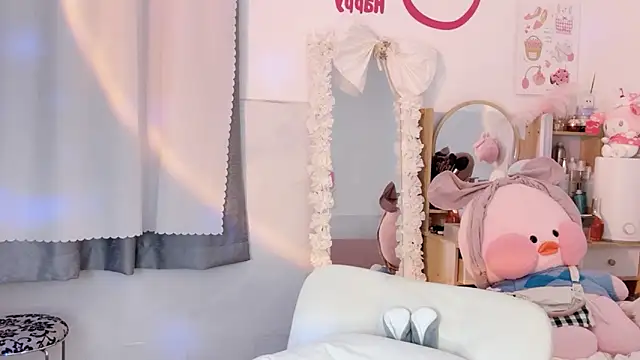 Snapshot of Carly_1 chatting on December 4, 10:57 am Carly 1 online show from December 4, 10:57 am