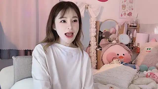 Snapshot of Carly_1 chatting on December 26, 8:18 am Carly 1 online show from December 26, 8:18 am