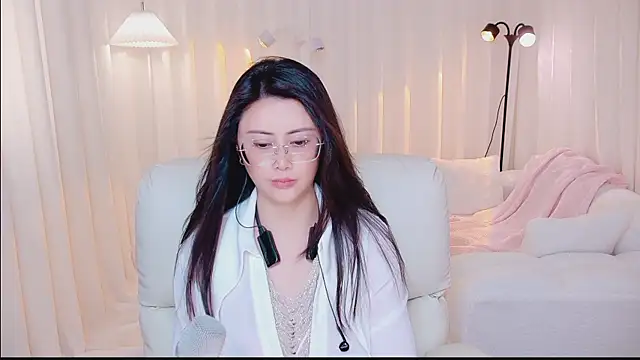 Daisy7 11 online show from June 28, 1:50 pm