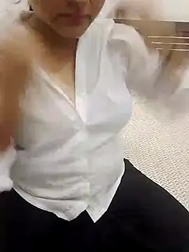 Snapshot of priya_varma0 chatting on October 5, 11:08 am priya varma0 online show from October 5, 11:08 am