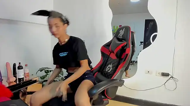 Milanxht online show from January 18, 9:55 pm