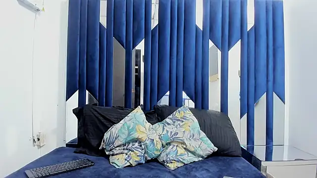 Milanxht online show from October 27, 6:56 pm