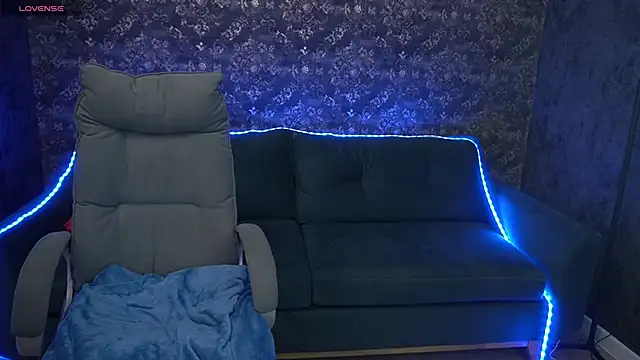 ElysLunar online show from December 4, 4:49 pm