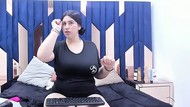 Criistaal  online show from February 27, 4:41 am