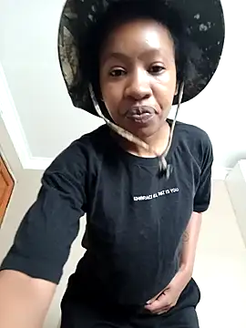 Snapshot of CocoSexyBabe chatting on February 6, 8:18 am CocoSexyBabe online show from February 6, 8:18 am