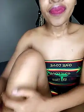 Snapshot of CocoSexyBabe chatting on February 22, 11:35 pm CocoSexyBabe online show from February 22, 11:35 pm