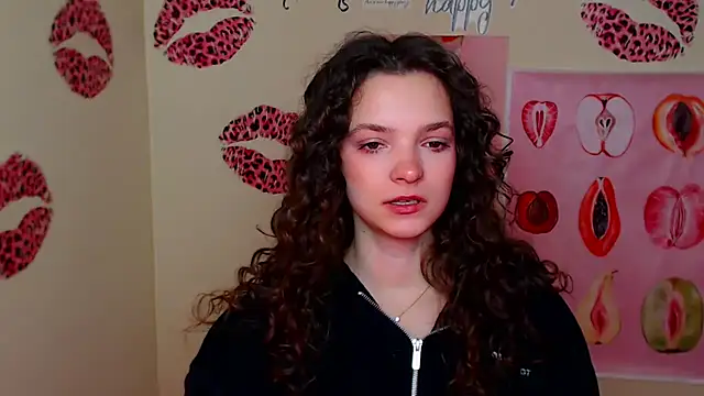  SusieSu  online show from February 18, 7:04 am