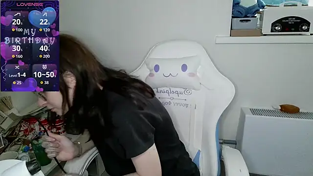 Snapshot of crashtest_13 chatting on September 18, 9:33 am crashtest 13 online show from September 18, 9:33 am