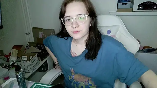 Snapshot of crashtest_13 chatting on September 21, 12:29 pm crashtest 13 online show from September 21, 12:29 pm