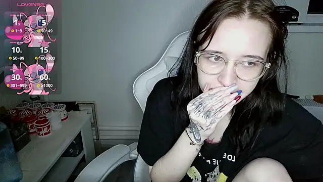 Snapshot of crashtest_13 chatting on September 24, 3:15 pm crashtest 13 online show from September 24, 3:15 pm