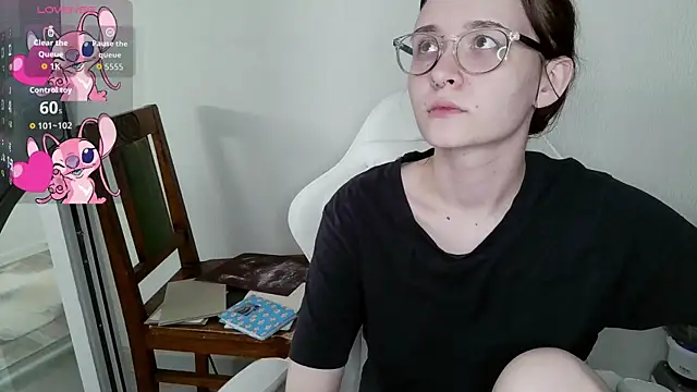 Snapshot of crashtest_13 chatting on October 4, 9:51 am crashtest 13 online show from October 4, 9:51 am