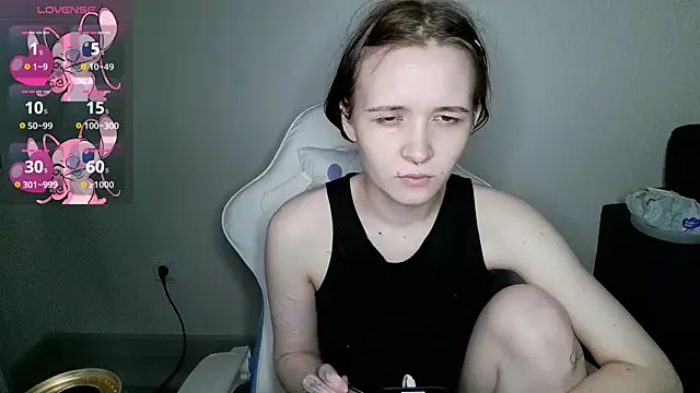 Snapshot of crashtest_13 chatting on October 12, 1:32 pm crashtest 13 online show from October 12, 1:32 pm