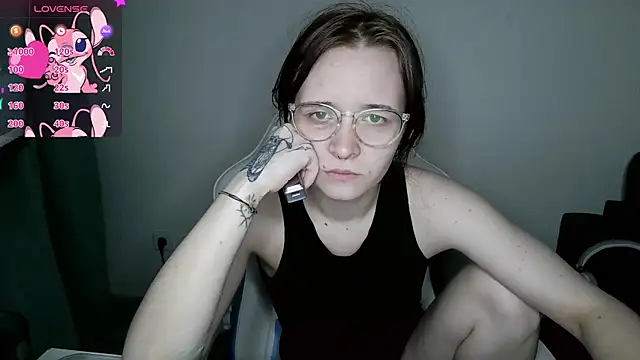 Snapshot of crashtest_13 chatting on October 15, 4:51 pm crashtest 13 online show from October 15, 4:51 pm