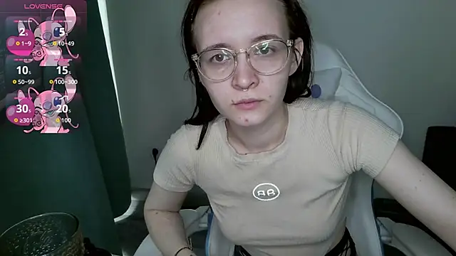 Snapshot of crashtest_13 chatting on October 28, 8:51 am crashtest 13 online show from October 28, 8:51 am