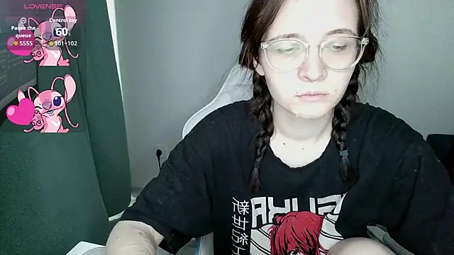 Snapshot of crashtest_13 chatting on October 29, 9:11 am crashtest 13 online show from October 29, 9:11 am