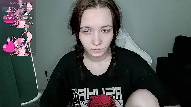 Snapshot of crashtest_13 chatting on October 30, 9:00 am crashtest 13 online show from October 30, 9:00 am