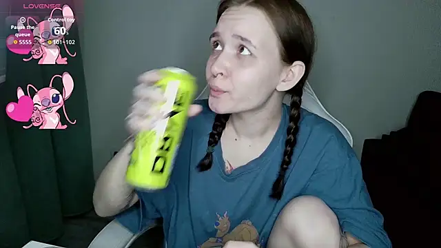 Snapshot of crashtest_13 chatting on October 31, 5:58 pm crashtest 13 online show from October 31, 5:58 pm