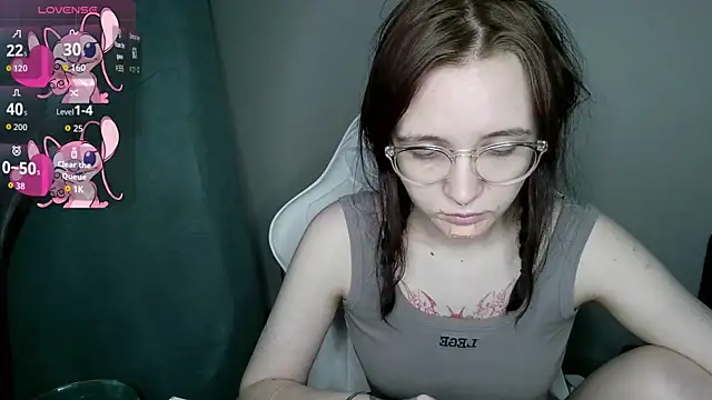 Snapshot of crashtest_13 chatting on November 1, 12:18 pm crashtest 13 online show from November 1, 12:18 pm