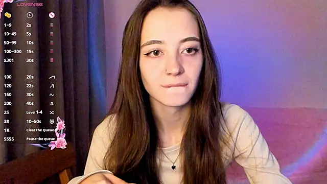 EvaBradley online show from October 18, 6:41 pm