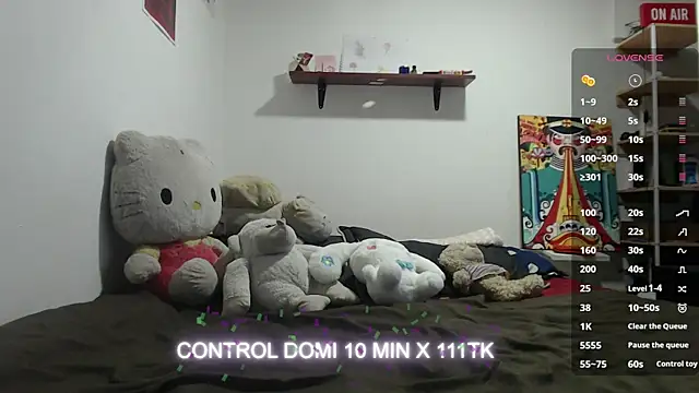 Snapshot of Cloe_five chatting on March 31, 3:01 pm Cloe five online show from March 31, 3:01 pm