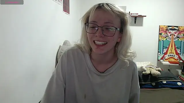 Snapshot of Cloe_five chatting on May 2, 12:15 am Cloe five online show from May 2, 12:15 am