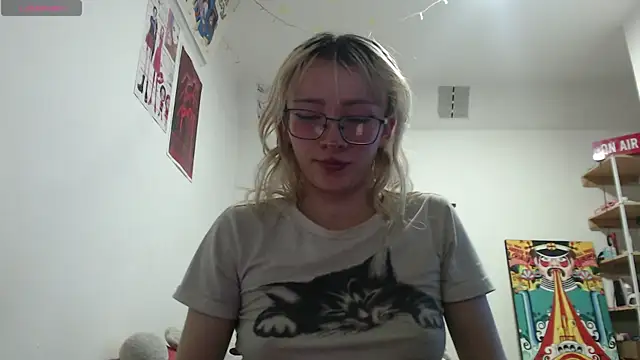 Snapshot of Cloe_five chatting on May 4, 10:50 pm Cloe five online show from May 4, 10:50 pm