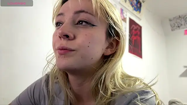 Snapshot of Cloe_five chatting on May 14, 4:41 am Cloe five online show from May 14, 4:41 am