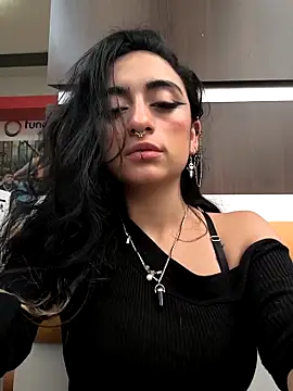 Snapshot of Lila_Desiree chatting on October 13, 5:02 pm Lila Desiree online show from October 13, 5:02 pm