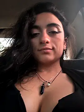 Snapshot of Lila_Desiree chatting on October 19, 10:21 pm Lila Desiree online show from October 19, 10:21 pm