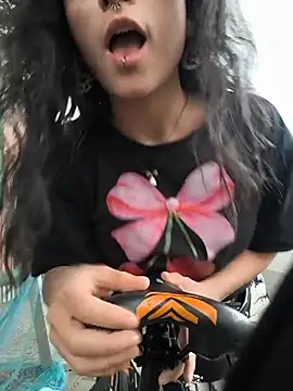 Snapshot of Lila_Desiree chatting on June 18, 10:14 pm Lila Desiree online show from June 18, 10:14 pm