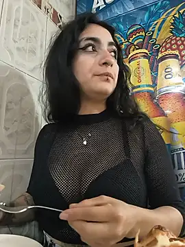 Snapshot of Lila_Desiree chatting on June 19, 5:50 pm Lila Desiree online show from June 19, 5:50 pm