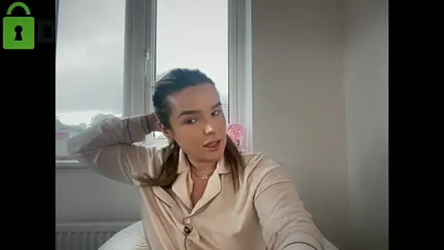 maisiesmithx online show from February 6, 2:42 pm