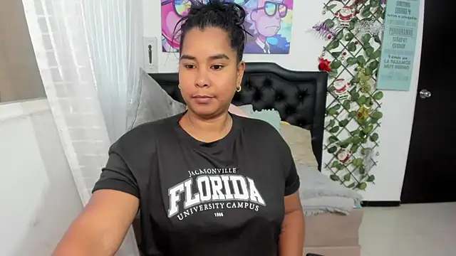 Snapshot of sensual-laura chatting on February 9, 3:12 pm sensual-laura online show from February 9, 3:12 pm