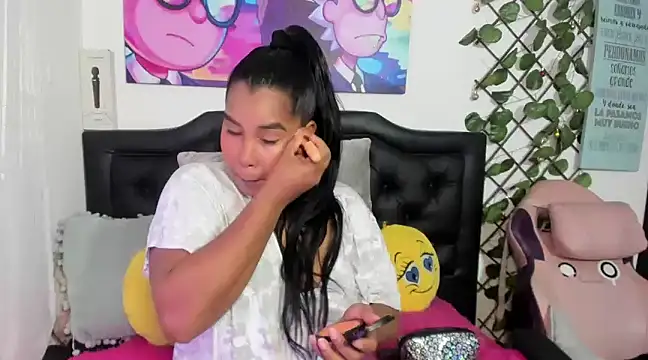 Snapshot of sensual-laura chatting on February 13, 9:06 pm sensual-laura online show from February 13, 9:06 pm