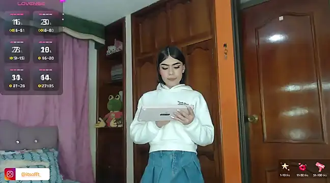Snapshot of cuttebabe_ chatting on January 9, 3:26 am cuttebabe online show from January 9, 3:26 am