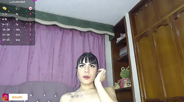 Snapshot of cuttebabe_ chatting on February 2, 1:02 am cuttebabe online show from February 2, 1:02 am
